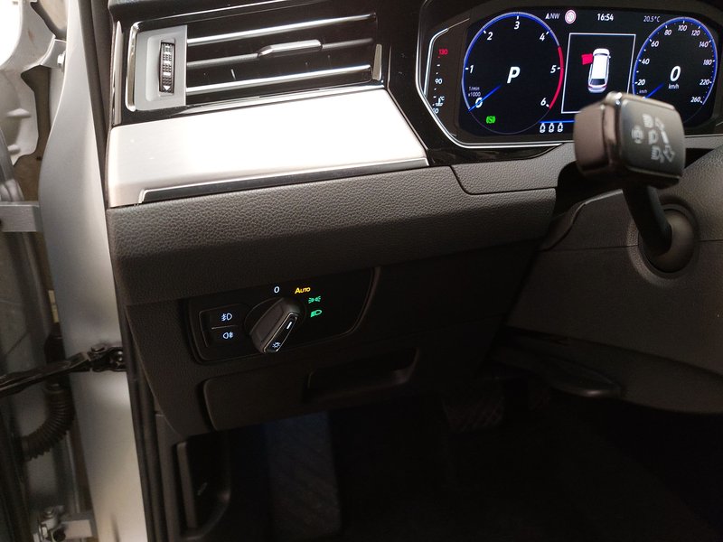 Volkswagen Passat Variant 2.0 TDI automatik R-Line • ACC • Električna peta vrata — 7