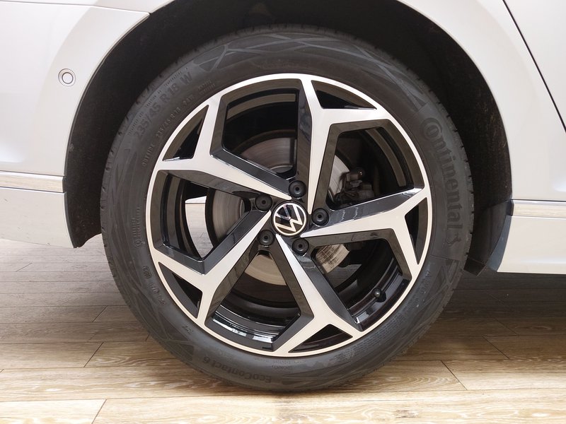 Volkswagen Passat Variant 2.0 TDI automatik R-Line • ACC • Električna peta vrata — 8
