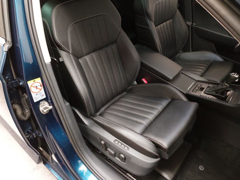 Škoda Superb Combi 2.0 TDI Style automatik • ACC • LED — 10