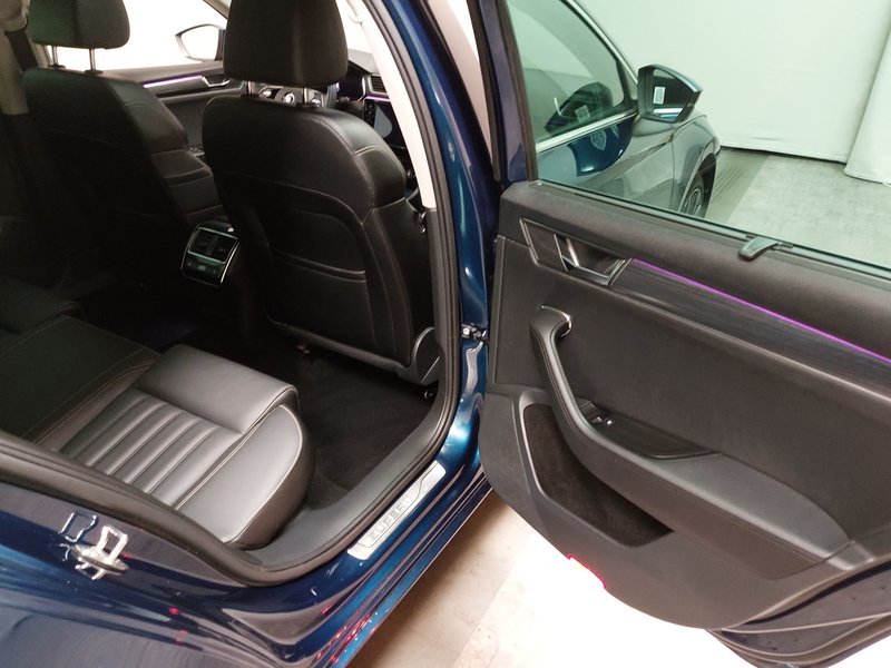 Škoda Superb Combi 2.0 TDI Style automatik • ACC • LED — 11
