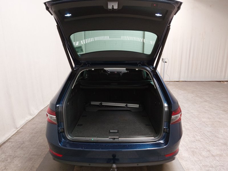 Škoda Superb Combi 2.0 TDI Style automatik • ACC • LED — 15