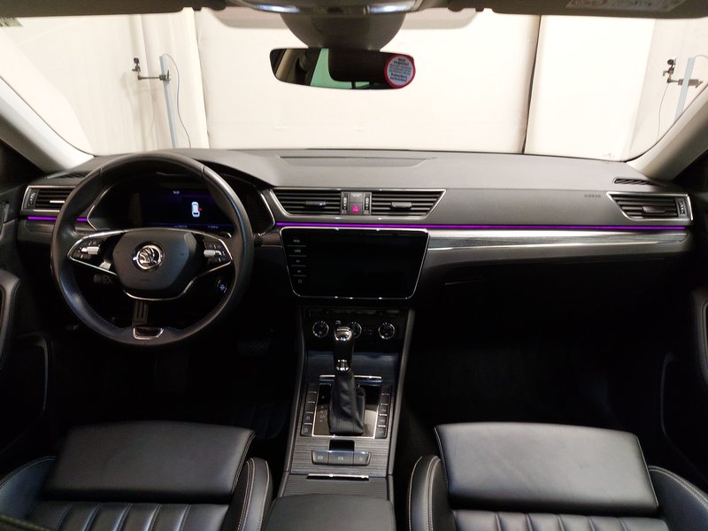 Škoda Superb Combi 2.0 TDI Style automatik • ACC • LED — 16