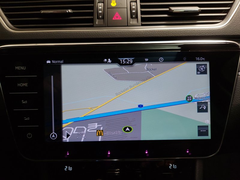 Škoda Superb Combi 2.0 TDI Style automatik • ACC • LED — 19