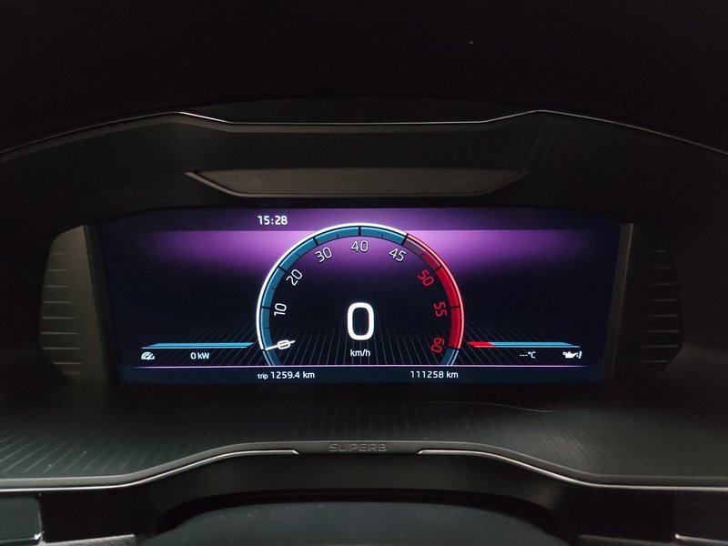 Škoda Superb Combi 2.0 TDI Style automatik • ACC • LED — 20
