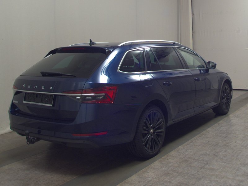 Škoda Superb Combi 2.0 TDI Style automatik • ACC • LED — 4