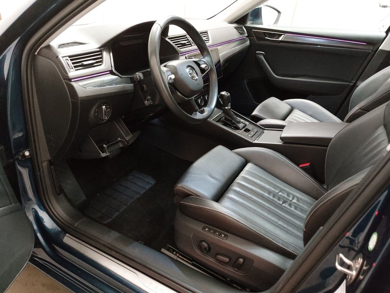 Škoda Superb Combi 2.0 TDI Style automatik • ACC • LED — 6