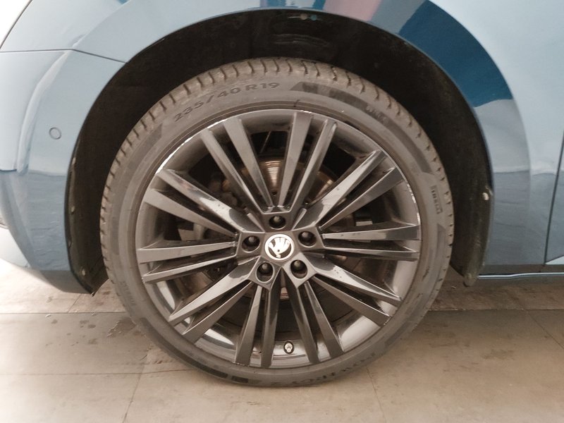 Škoda Superb Combi 2.0 TDI Style automatik • ACC • LED — 8