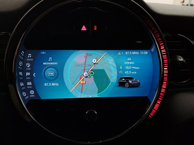 MINI Cooper SE Essential Trim • Full LED • digitalni instrumenti — 18
