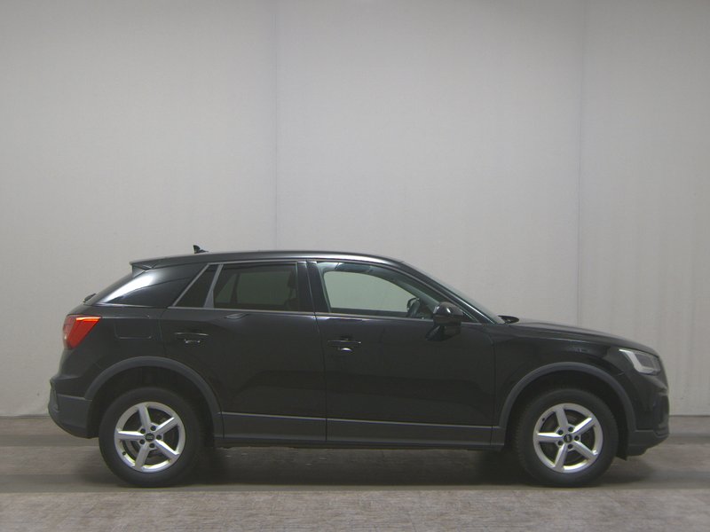 Audi Q2 35 TDI automatik • asistent parkiranja • panorama