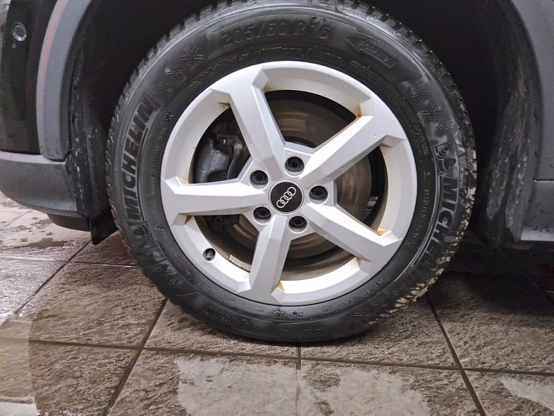 Audi Q2 35 TDI automatik • asistent parkiranja • panorama — 10
