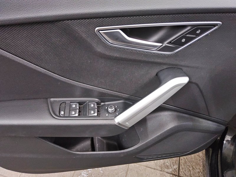 Audi Q2 35 TDI automatik • asistent parkiranja • panorama — 9