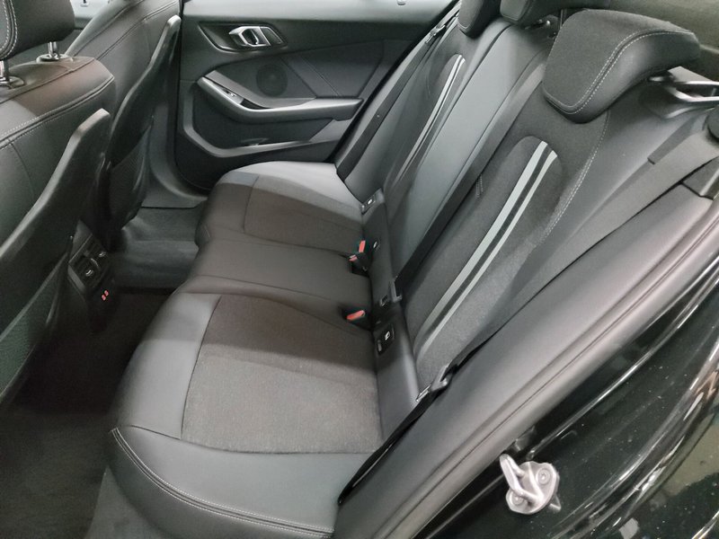 BMW 118d automatik Advantage • AHK • Full LED — 13