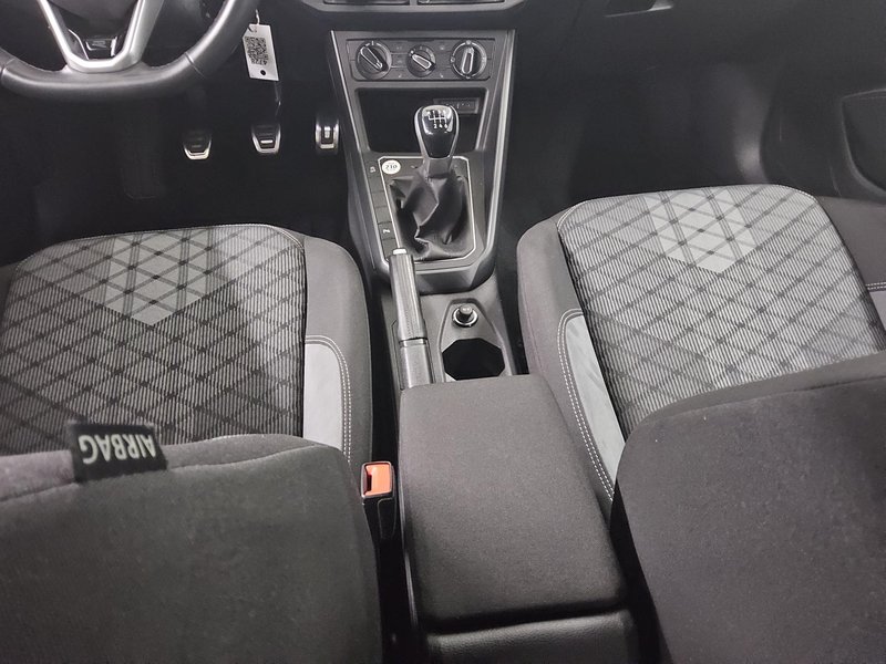Volkswagen Taigo 1.0 TSI R-Line • Full LED — 6