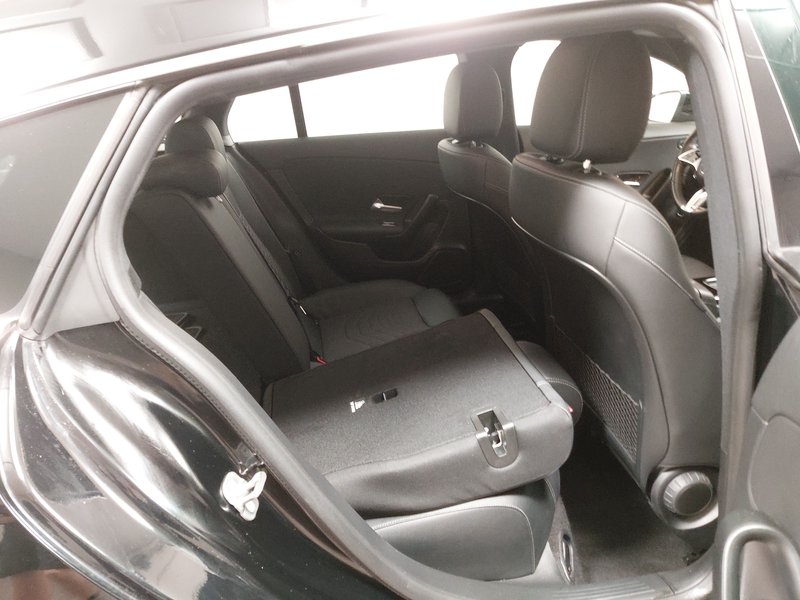 Mercedes-Benz CLA 180 Shooting Brake automatik • el. peta vrata • Full LED — 11