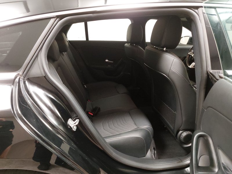 Mercedes-Benz CLA 180 Shooting Brake automatik • el. peta vrata • Full LED — 12