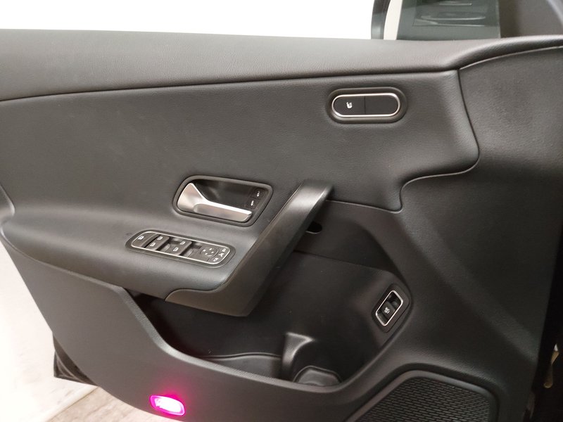 Mercedes-Benz CLA 180 Shooting Brake automatik • el. peta vrata • Full LED — 15