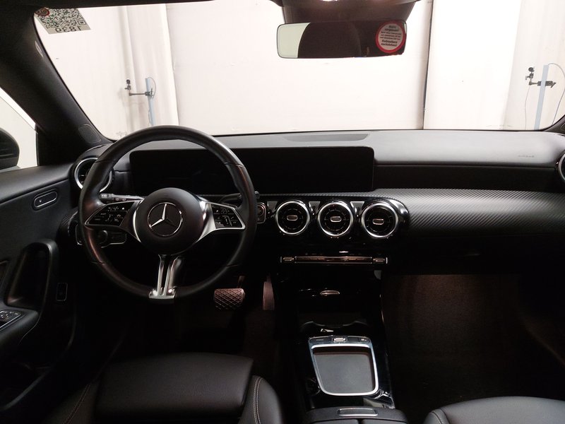 Mercedes-Benz CLA 180 Shooting Brake automatik • el. peta vrata • Full LED — 17