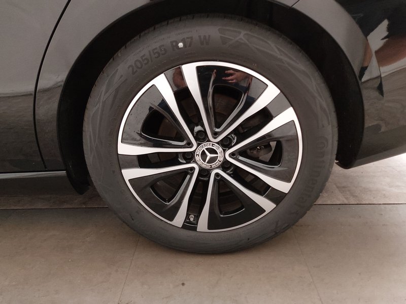 Mercedes-Benz CLA 180 Shooting Brake automatik • el. peta vrata • Full LED — 8