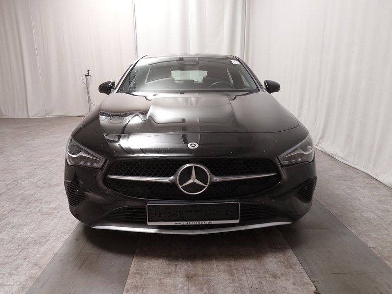 Mercedes-Benz CLA 180 Shooting Brake automatik • el. peta vrata • Full LED — 9