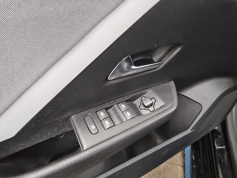 Opel Astra 1.5 D Business Edition • Full LED • digitalni instrumenti — 10