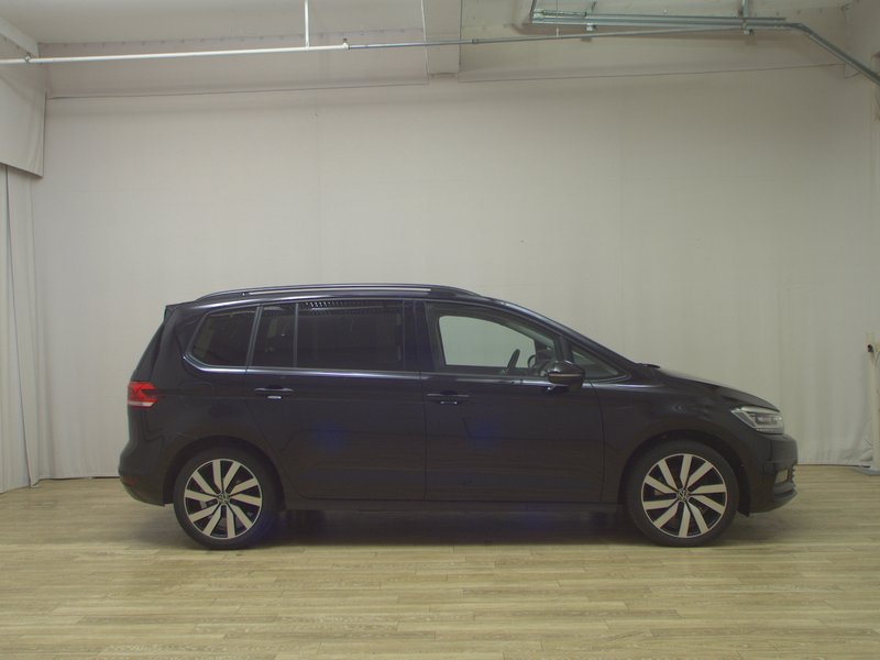 Volkswagen Touran 2.0 TDI Highline automatik • ACC • kuka za vuču