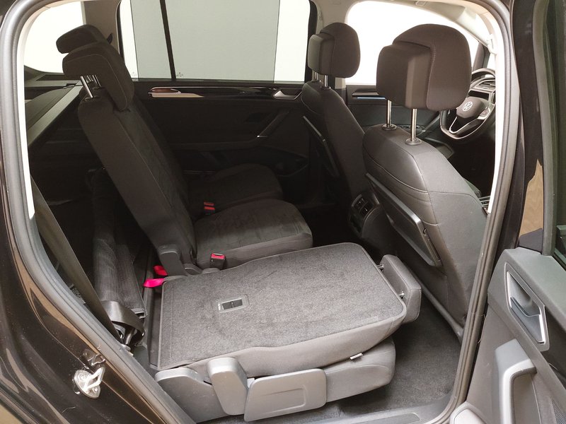 Volkswagen Touran 2.0 TDI Highline automatik • ACC • kuka za vuču — 11