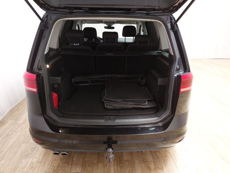 Volkswagen Touran 2.0 TDI Highline automatik • ACC • kuka za vuču — 16