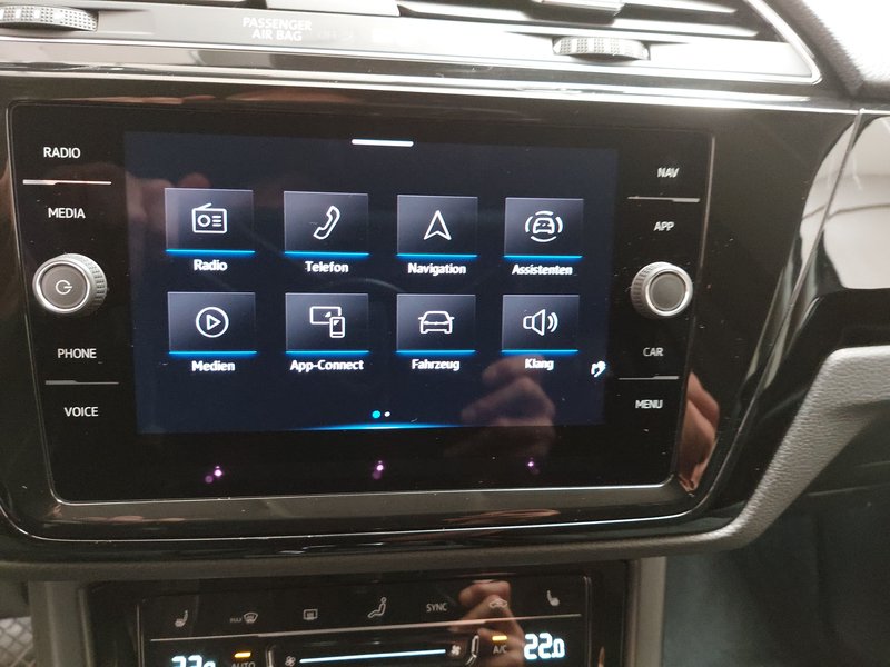 Volkswagen Touran 2.0 TDI Highline automatik • ACC • kuka za vuču — 18