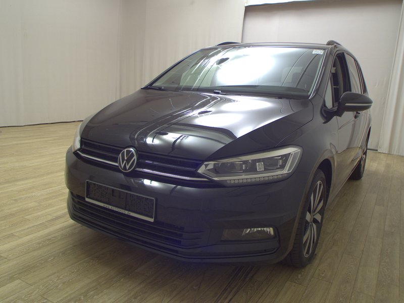 Volkswagen Touran 2.0 TDI Highline automatik • ACC • kuka za vuču — 2