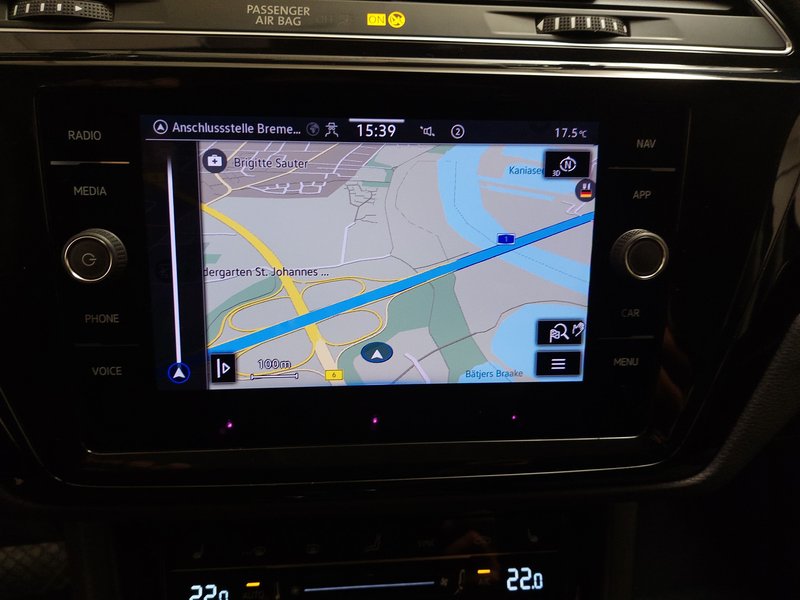 Volkswagen Touran 2.0 TDI Highline automatik • ACC • kuka za vuču — 21