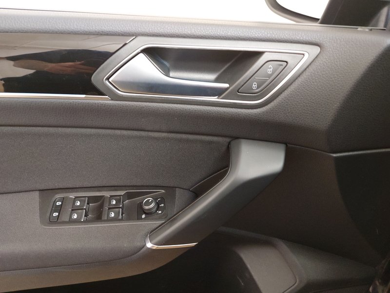 Volkswagen Touran 2.0 TDI Highline automatik • ACC • kuka za vuču — 5