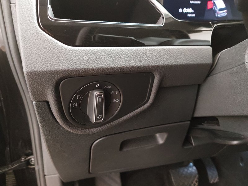 Volkswagen Touran 2.0 TDI Highline automatik • ACC • kuka za vuču — 7