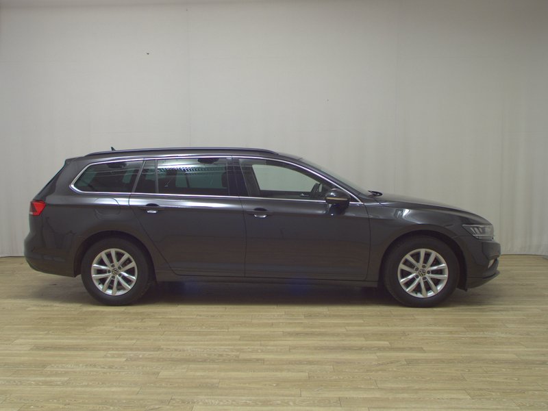Volkswagen Passat Variant 2.0 TDI automatik • AHK • bežično punjenje