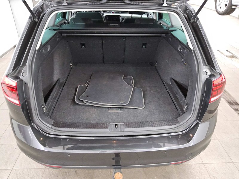 Volkswagen Passat Variant 2.0 TDI automatik • AHK • bežično punjenje — 12