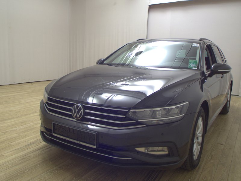 Volkswagen Passat Variant 2.0 TDI automatik • AHK • bežično punjenje — 2