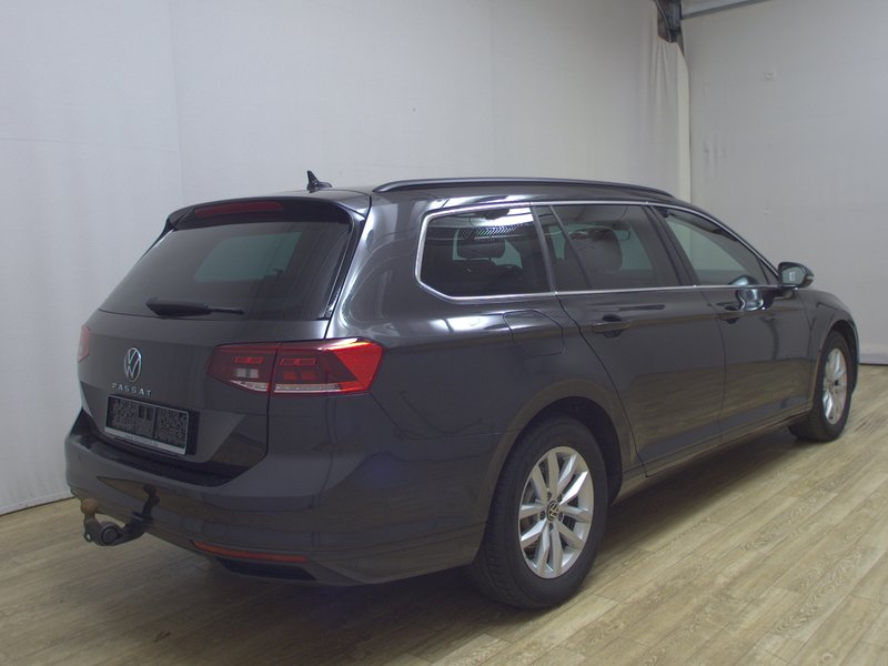Volkswagen Passat Variant 2.0 TDI automatik • AHK • bežično punjenje — 4