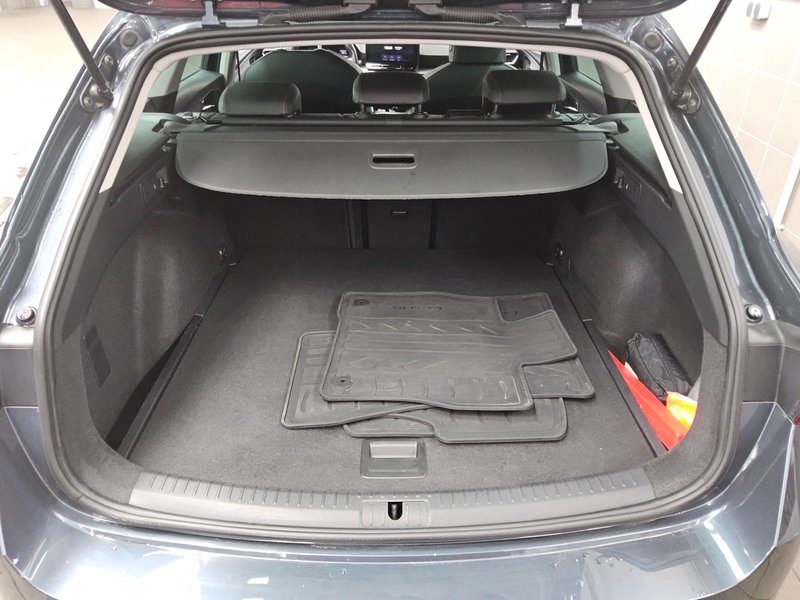 SEAT Leon Sportstourer 2.0 TDI automatik FR-Line • Full LED — 12