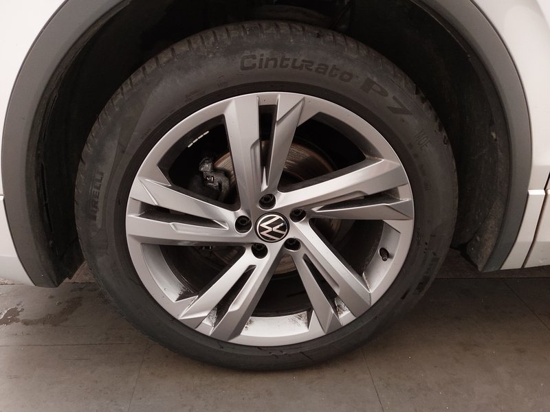 Volkswagen Tiguan 2.0 TDI R-Line automatik • ACC • AHK — 8