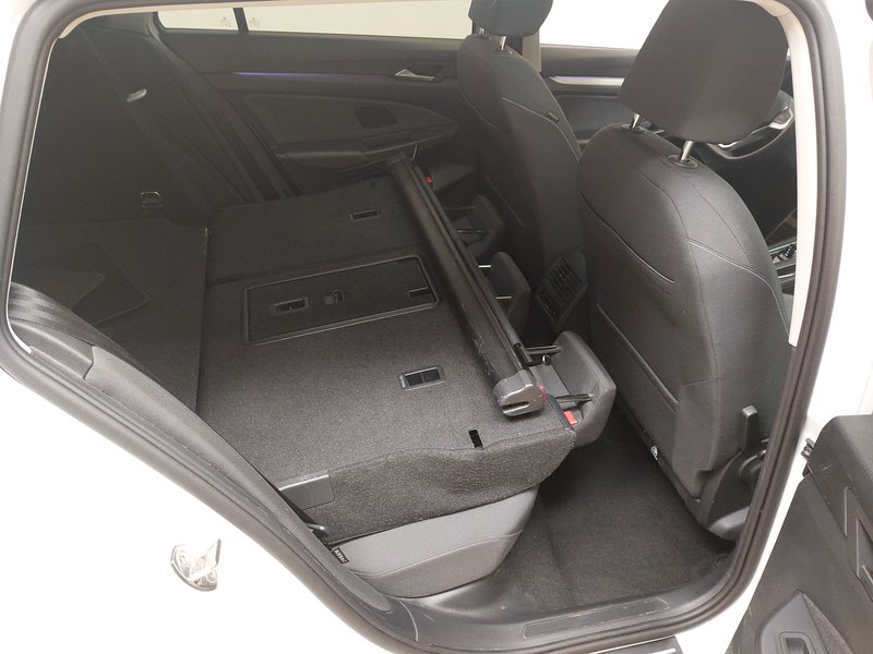 Volkswagen Golf-8 Variant 2.0 TDI Move automatik • ACC • AHK — 11