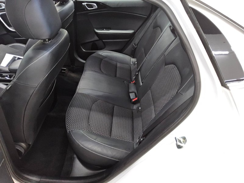 Kia XCeed 1.6 CRDI automatik Spirit • panorama • Full LED — 13