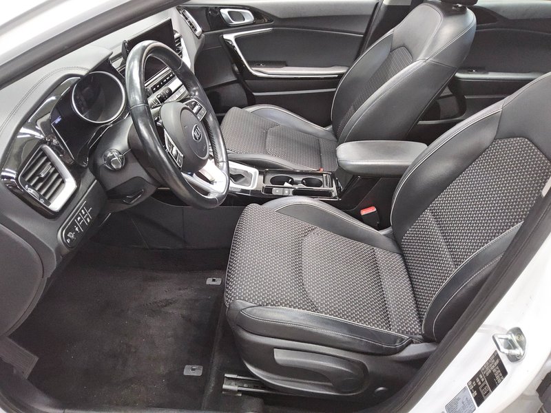 Kia XCeed 1.6 CRDI automatik Spirit • panorama • Full LED — 8