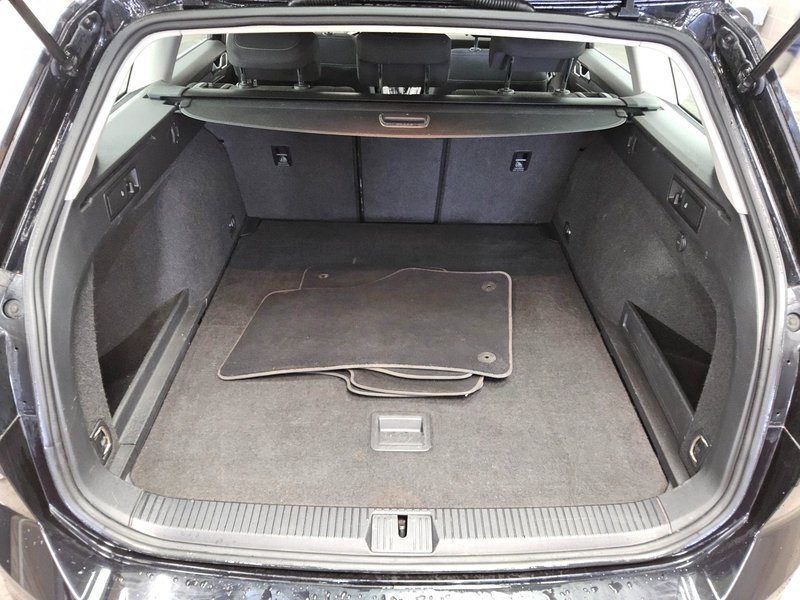 Volkswagen Passat Variant 1.5 TSI Business automatik • ACC • LED — 11