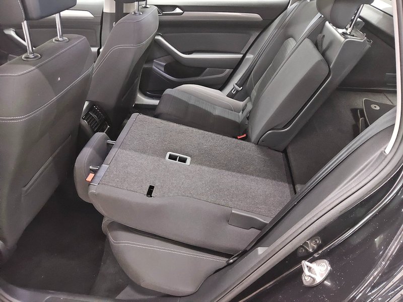 Volkswagen Passat Variant 1.5 TSI Business automatik • ACC • LED — 12