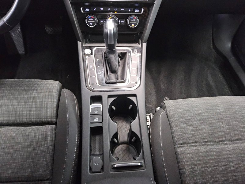 Volkswagen Passat Variant 1.5 TSI Business automatik • ACC • LED — 6