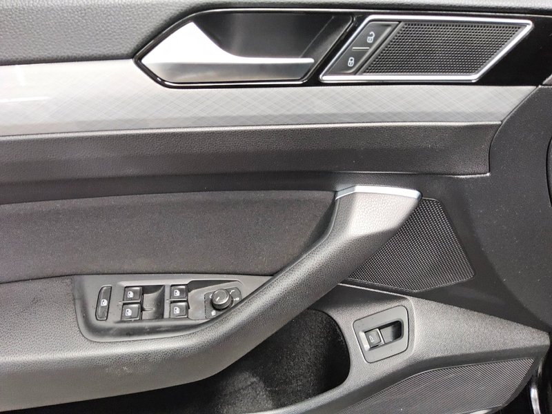 Volkswagen Passat Variant 1.5 TSI Business automatik • ACC • LED — 9
