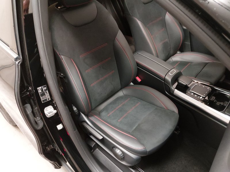 Mercedes-Benz GLA 200 d automatik AMG Line • LED • panorama — 10