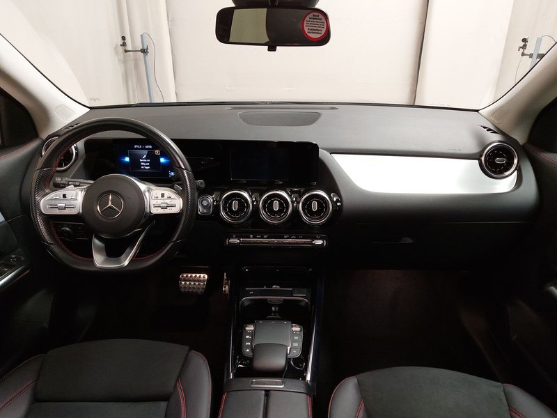 Mercedes-Benz GLA 200 d automatik AMG Line • LED • panorama — 17