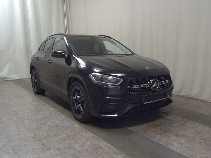 Mercedes-Benz GLA 200 d automatik AMG Line • LED • panorama — 3
