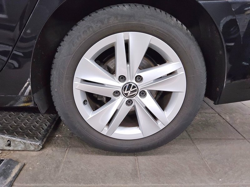 Volkswagen Golf 8 Variant 2.0 TDI automatik Life • ACC • Full LED — 11