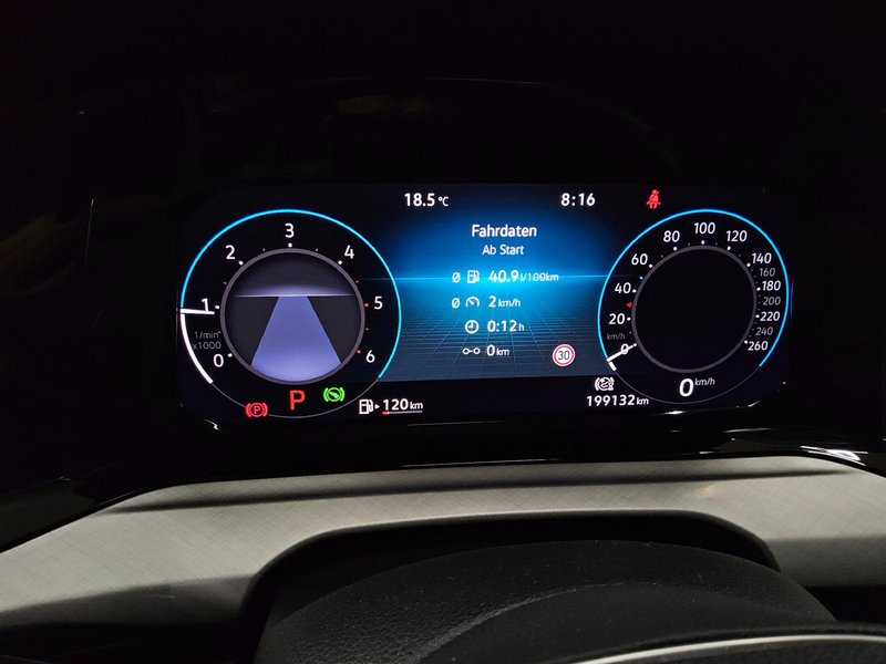 Volkswagen Golf 8 Variant 2.0 TDI automatik Life • ACC • Full LED — 8